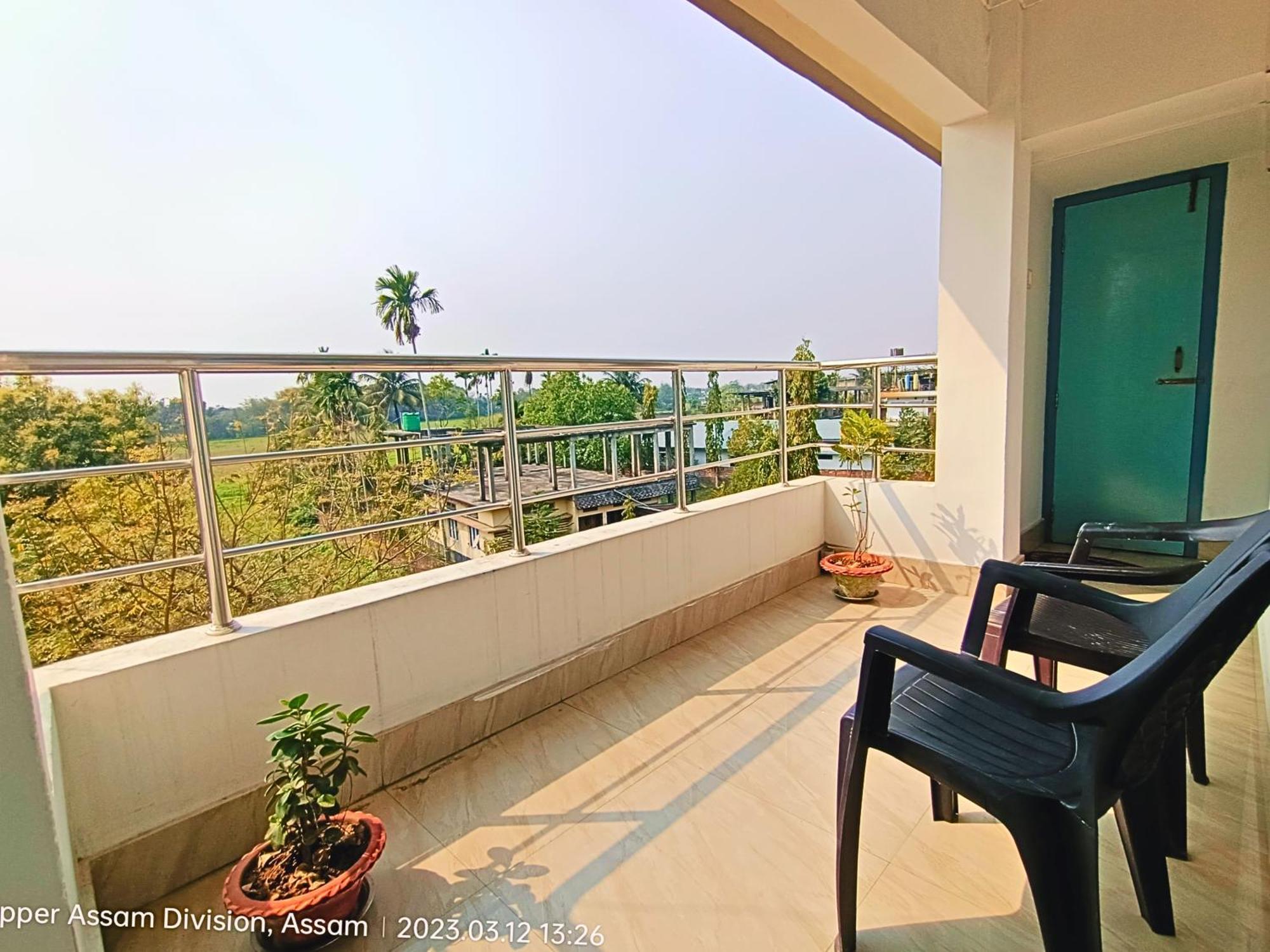 Taj Residency Holiday Homestay -Entire 1Bhk & 2Bhk Private Apartments -Call 767Ooo54Oo Jorhāt Zewnętrze zdjęcie