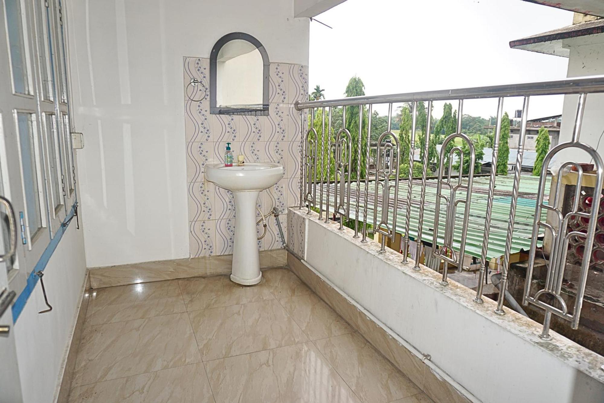 Taj Residency Holiday Homestay -Entire 1Bhk & 2Bhk Private Apartments -Call 767Ooo54Oo Jorhāt Zewnętrze zdjęcie